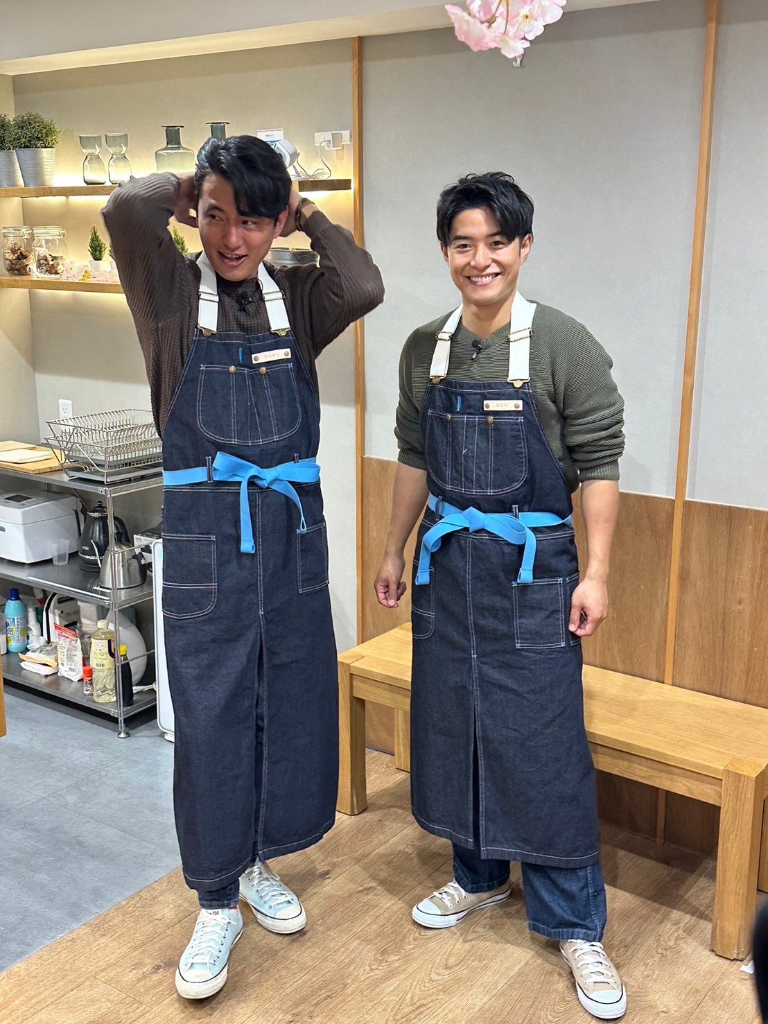 Leeコラボ 旅する特製エプロン発売！ | TikTok