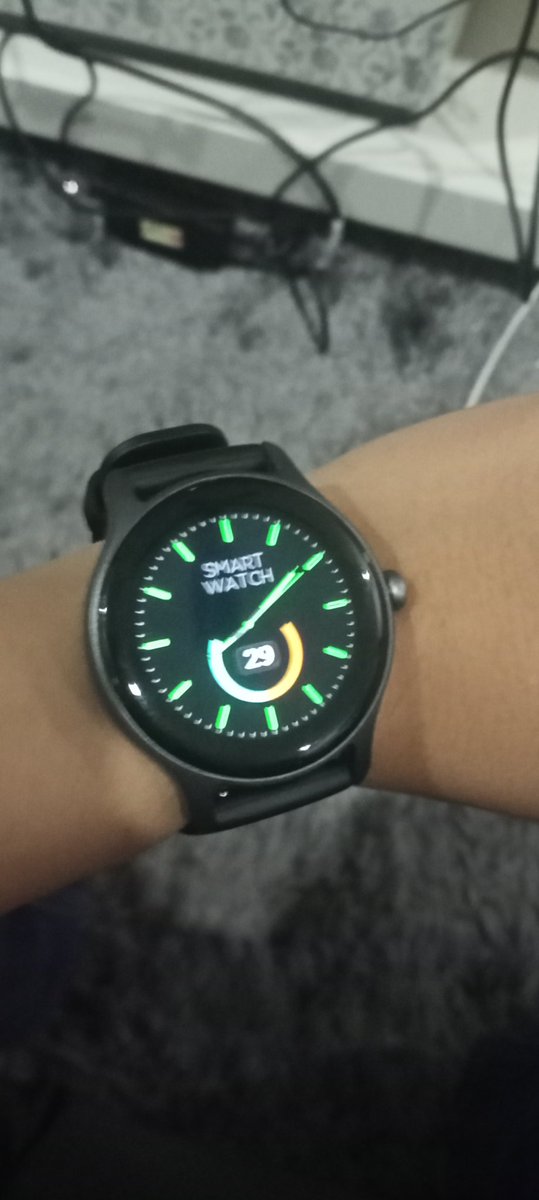 YounGamingYT's tweet photo. Got a new smartwatch! 😎 https://t.co/Om1qVUSN0z