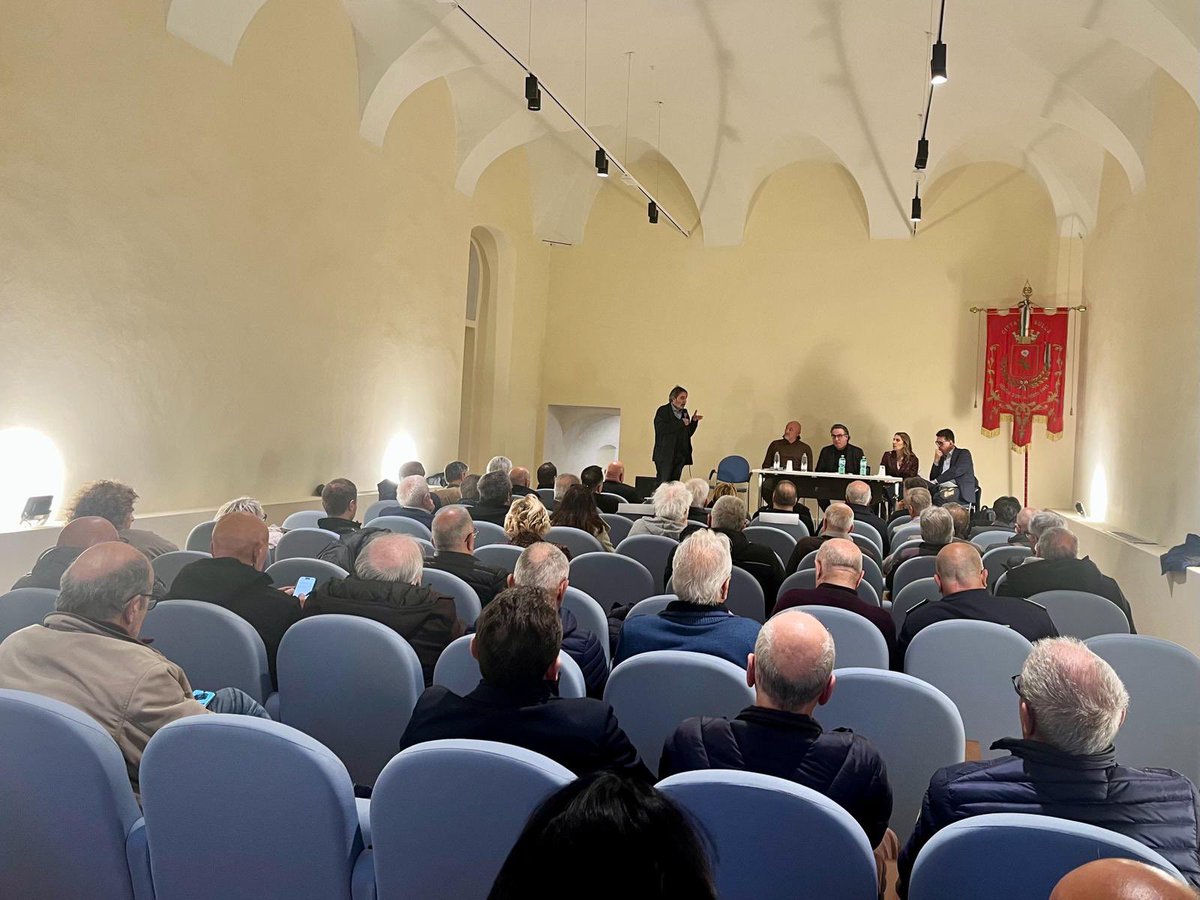 Stasera un’iniziativa importante e molto partecipata ad Aulla per discutere di infrastrutture e della loro centralità per il territorio. Soprattutto in aree come la Lunigiana. Grazie al segretario provinciale di @ItaliaViva, l’amico e sindaco di Mulazzo Claudio Novoa, per aver…