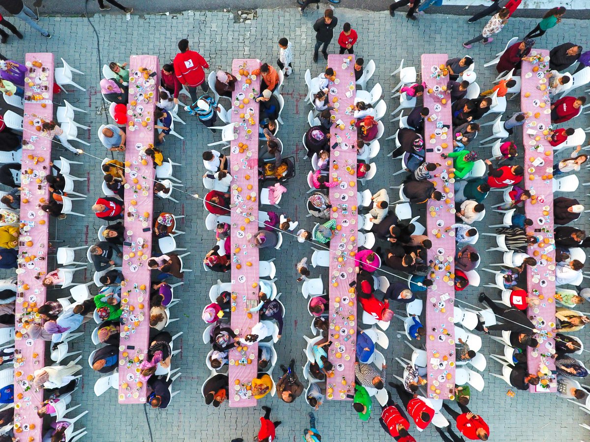 Ramazan'ın bereketini paylaşmak için depremzede vatandaşlarımızla bir araya geldik. Hatay'da düzenlediğimiz iftar programında, Genel Başkanımız, Yönetim Kurulu ve Denetim Kurulu Üyelerimiz ile birlikte, misafirlerimizin sıcak gülümsemelerine tanık olduk.