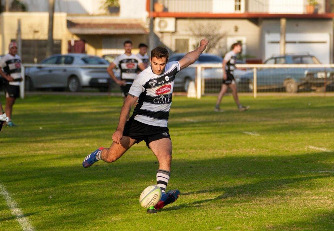 3200deportes's tweet photo. Los jugadores del plantel superior de #Rugby de @AlmaJrsRugby contaron su historia y cómo fueron sus acercamientos con el club que hoy defienden en uno de los torneos más representativos del ámbito nacional: el Torneo Regional del Litoral.

➕ completa en https://t.co/zTwgTCNHbg https://t.co/9G1vdRFkPd
