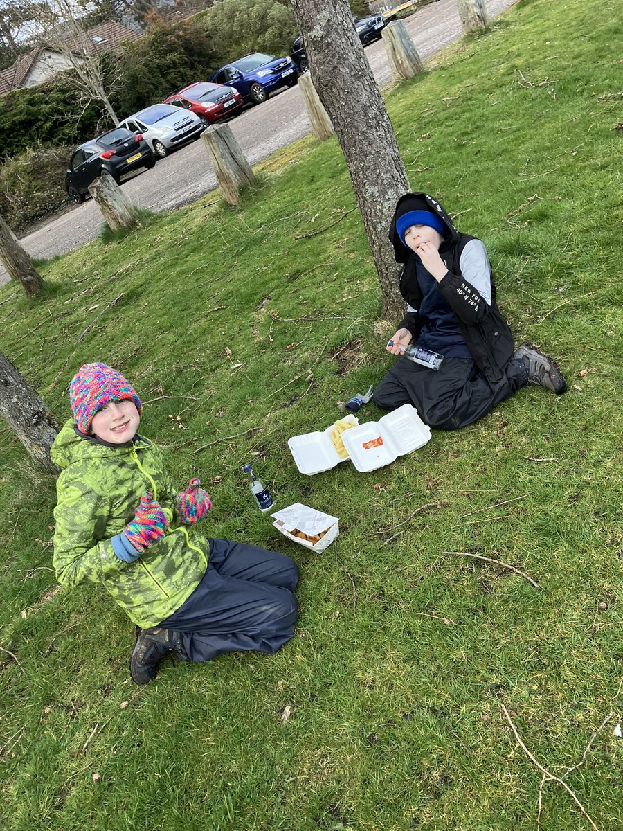 OssiesInAigas's tweet photo. Chip supper in the park - yum https://t.co/H1hNomswme