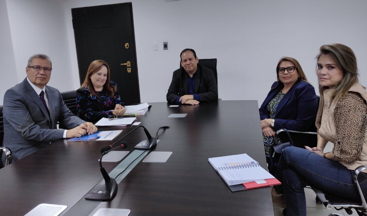 CCPPEcuador (@ccppecuador) on Twitter photo Hoy, en visita protocolar, el director general Economista Alan Sierra, junto a equipo de <a href="/UAFE_EC/">Unidad de Análisis Financiero y Económico</a> , recibió a delegación del <a href="/CCPPEcuador/">CCPPEcuador</a> encabezado por nuestro presidente Dr. Antonio Trujillo, afianzando lazos con los organismos de control. #CCPPE #CCPPEcuador #UAFE Hoy, en visita protocolar, el director general Economista Alan Sierra, junto a equipo de <a href="/UAFE_EC/">Unidad de Análisis Financiero y Económico</a> , recibió a delegación del <a href="/CCPPEcuador/">CCPPEcuador</a> encabezado por nuestro presidente Dr. Antonio Trujillo, afianzando lazos con los organismos de control. #CCPPE #CCPPEcuador #UAFE
