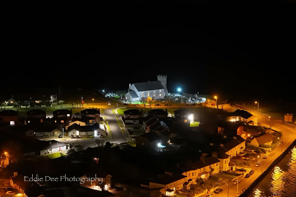 Some drone images over the Quayside tonight @mooringsdungarv @DungarvanTIO @DvanChamber @welovewaterford @CarlowWeather @AimsirTG4