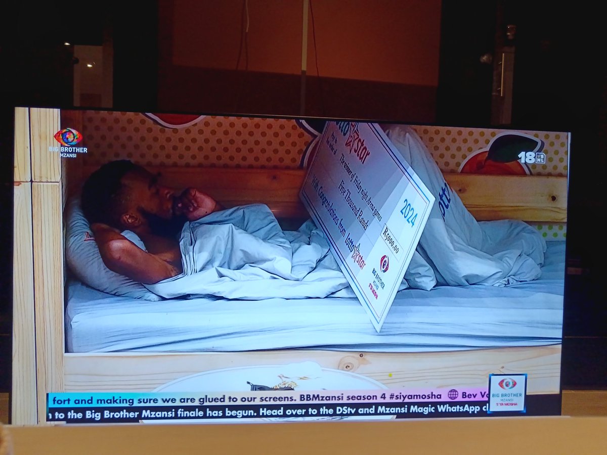 Puddles_BandzZ's tweet photo. Me making plans with my potential salary as soon as I apply for the job #BBMzansi https://t.co/wzp219xj7F
