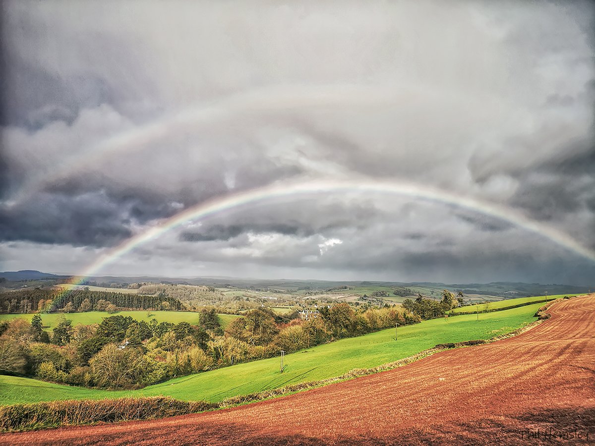 Looking out from Jackman's Lane ridgeway, Old Follaton. @metofficeEng @CloudAppSoc #fsprintmonday