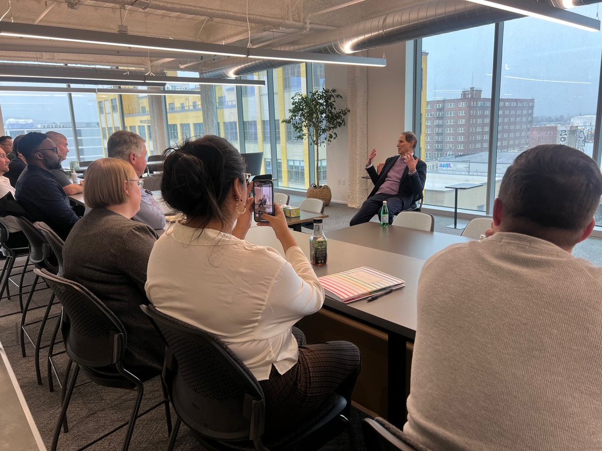 Very much enjoyed meeting today in Portland with <a href="/GridStorLLC/">GridStor</a> employees and hearing how this clean energy company is leading the way with power storage. A great example in my hometown of jobs &amp; innovation from the green energy provisions I worked to get into law.