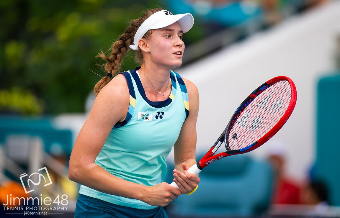 Jeu_Set_EtMatch's tweet image. Elena #Rybakina (n°4) 🇰🇿 disputera la finale du #MiamiOpen !

Ce jeudi, en demies, elle élimine Victoria #Azarenka (n°32) en trois sets 6-4, 0-6, 7-6 (2).

Next ➡️ Ekaterina #Alexandrova (n°16) ou Danielle #Collins (n°53) 🇺🇸. #WTA

📸 : @JJlovesTennis