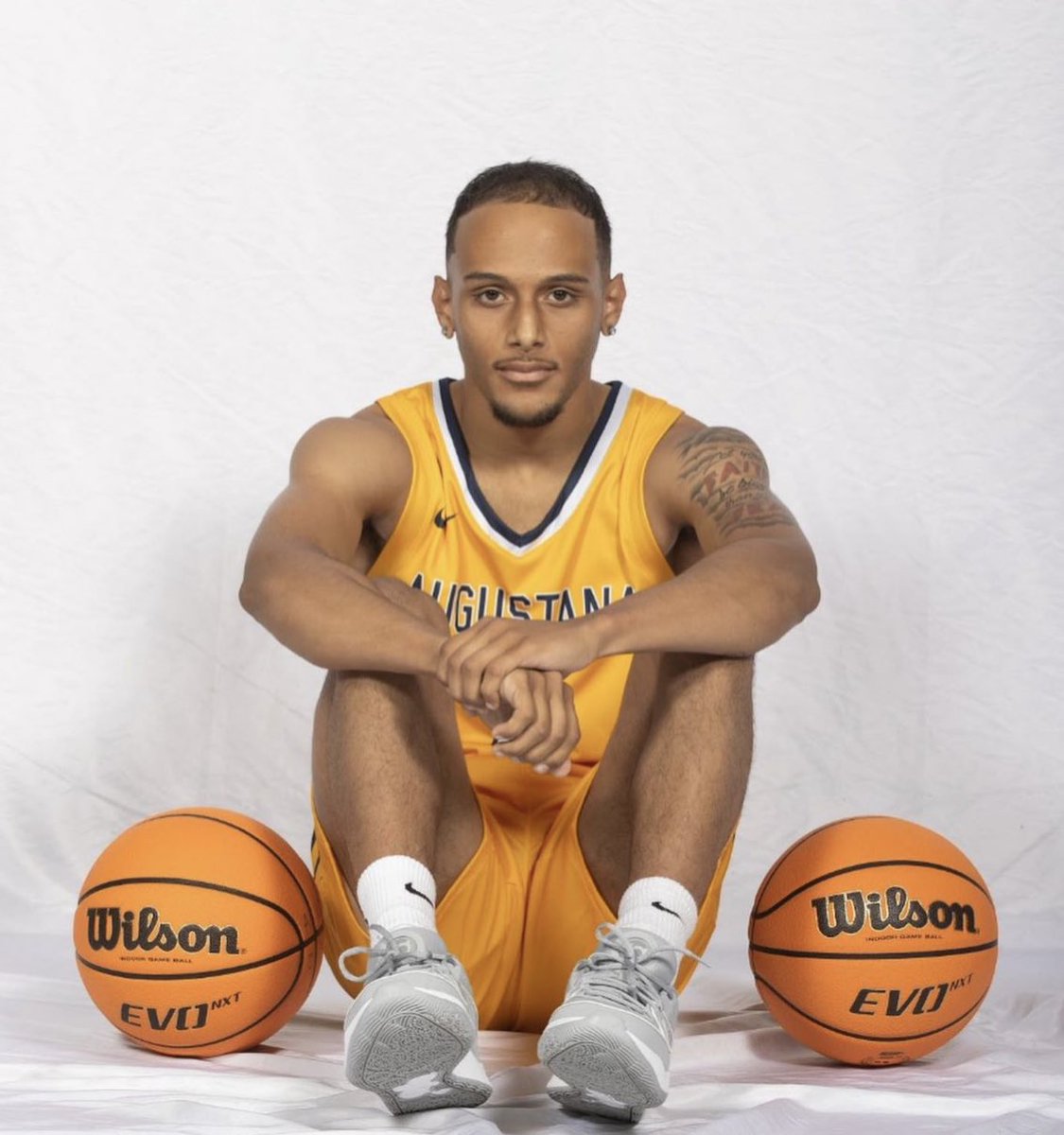 MovementHoopsBB's tweet image. As a true freshman Arhman Lewis started at PG in the final 20 games of the season for @AugieMBB 

In those 20 starts: 

14-6 record (19-11 overall) 
10.3 points 
4.6 assists 
1.9 rebounds 
1.6 turnovers 
44%/33%/78% 

Led the NSIC in Ast:TO ratio at 2.9:1!!!

@thearhmanlewis 🔥