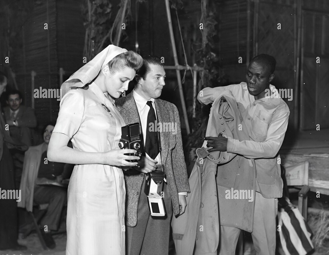 Patricia Neal was such a beauty 🌸 Our great Uncle Orlando Martins (far left in the first pic ) @ThePaOrlando - en.wikipedia.org/wiki/Orlando_M… appeared alongside her, Richard Todd, Ronald Reagan – and others in Vincent Sherman’ s 1949 classic film THE HASTY HEART 💙 #TCMParty