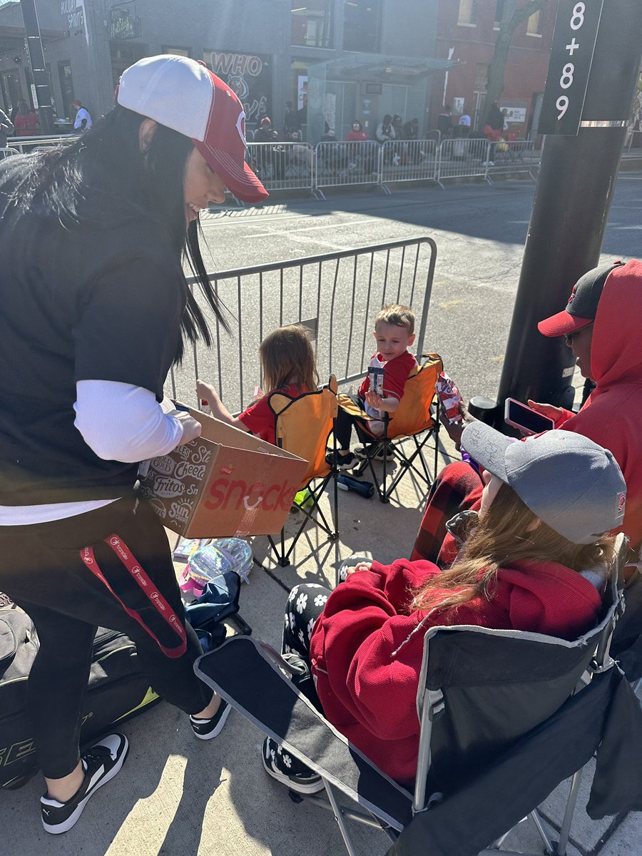 Connector_Cincy's tweet photo. Our team was happy to take part in the @FindlayMarket @Reds #openingdayparade this afternoon!
@WeMoveCincy @CityOfCincy @TransdevNA https://t.co/gKMz8k2n3Z
