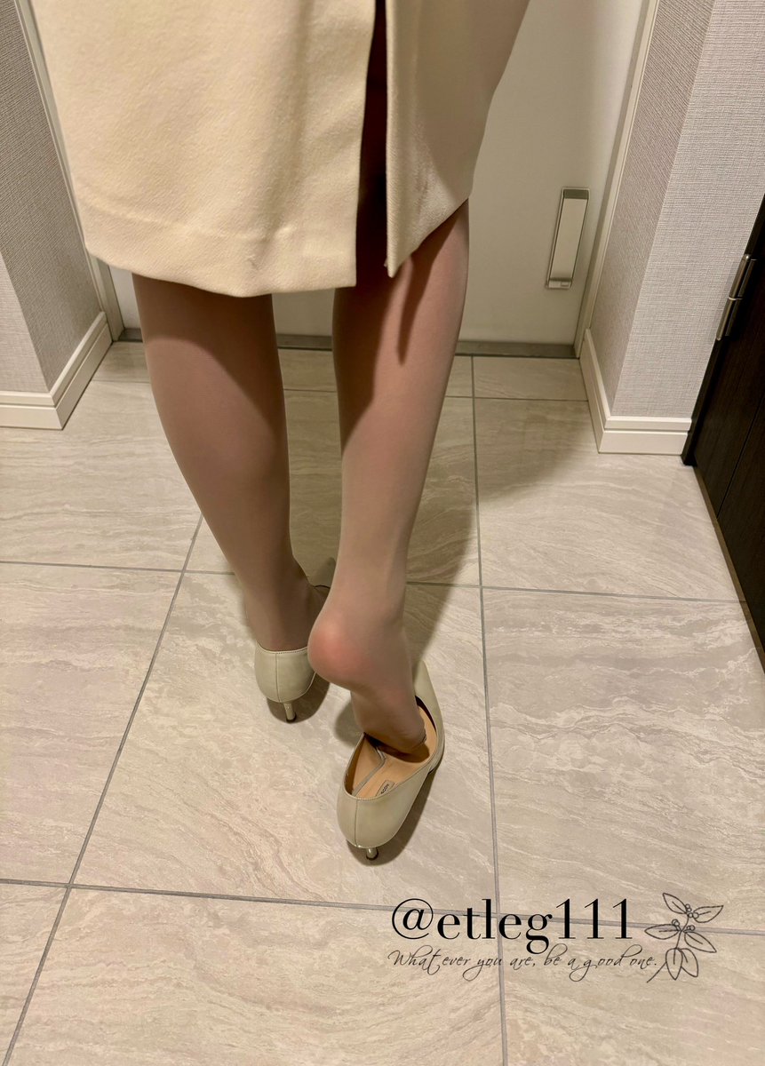 おはようございます☔️
今日は名古屋まで日帰り出張💖
雨が強そうなので、11時のお約束ですが早目の移動🚄
雨にも強いダイアナのエナメルヒールと、厚手のストッキングで✨
いってきます👋 https://t.co/EJku7FHGLW
