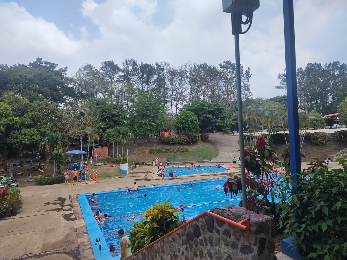 cupil026's tweet photo. Un día agradable en la Provincia de San José, Costa Rica 🫧💧🌊🐕🇨🇷 https://t.co/7DoKvIPus0