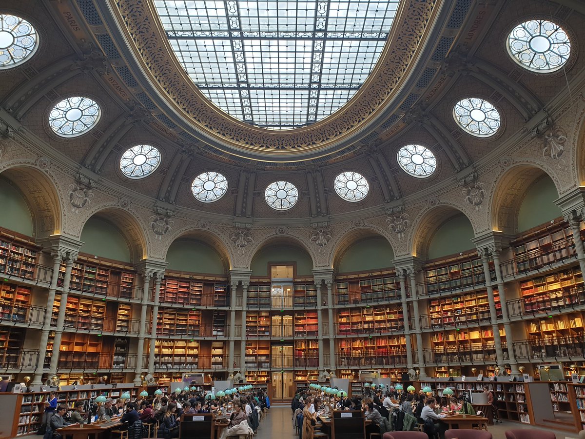 Paris Louvre müzesinde Türk-İslam eserlerinin olduğu bölüm ve Paris Bibliothèque Nationale..