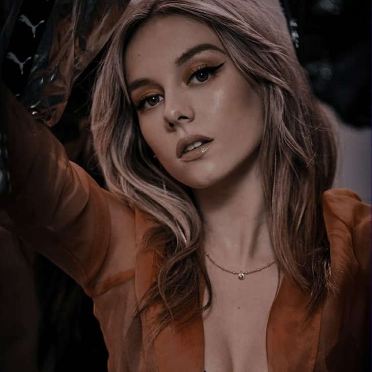 _

      Give her gold and she will form diamonds from dust.