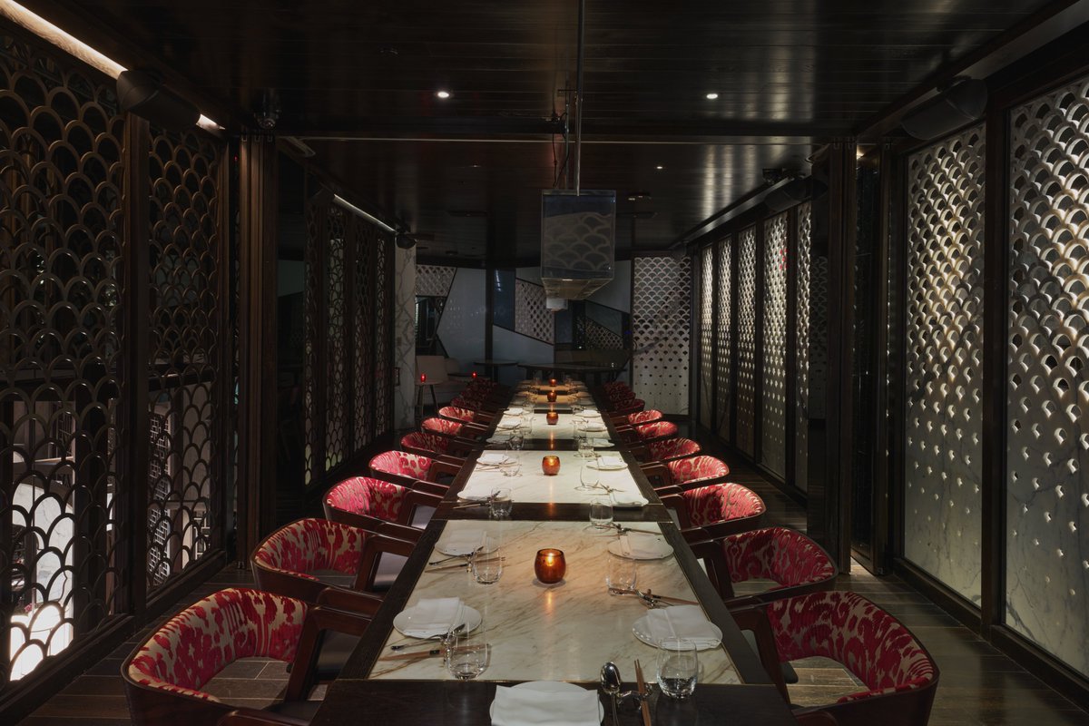Set above the main dining area yet still encapsulating the lively atmosphere of the entire restaurant, discover the true meaning of dining in luxury within #HakkasanLasVegas' private dining room. 

✨#PrivateDining #CantoneseCuisine #MGMGrand