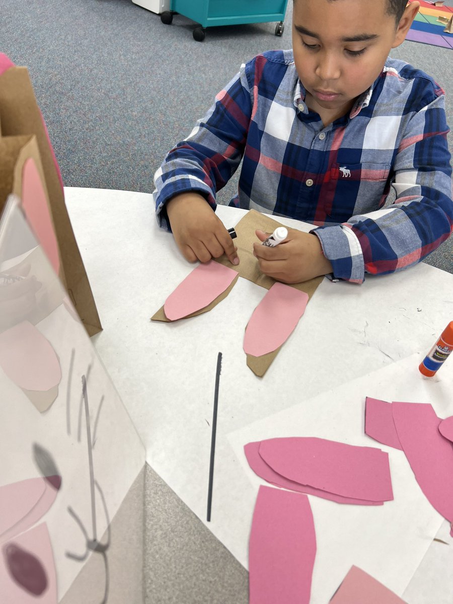 We ❤️ creativity!! Check out what our Tigers are making at our Easter Creation Station!!!  We even had teachers come to visit and create a “Bad Bunny” Treat Bag!! 😂🤣🥳🥳#STEM #ReadersROAR #HappyEaster  🐣🐰🐇💐#AldineLibraries #MyAldine @Thompson_Aldine @aldinelibraries