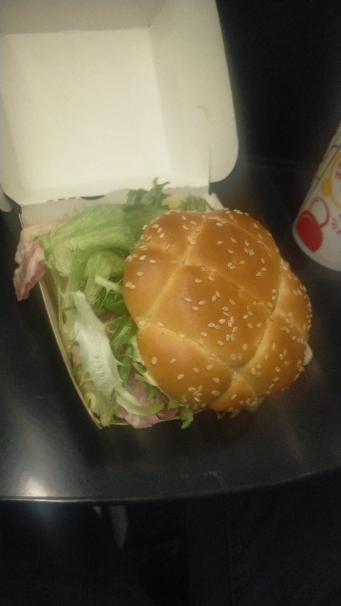 Dupes71's tweet photo. @McDonaldsUK 
Trying to match my expectation with reality this evening.. https://t.co/oFftYKymPO