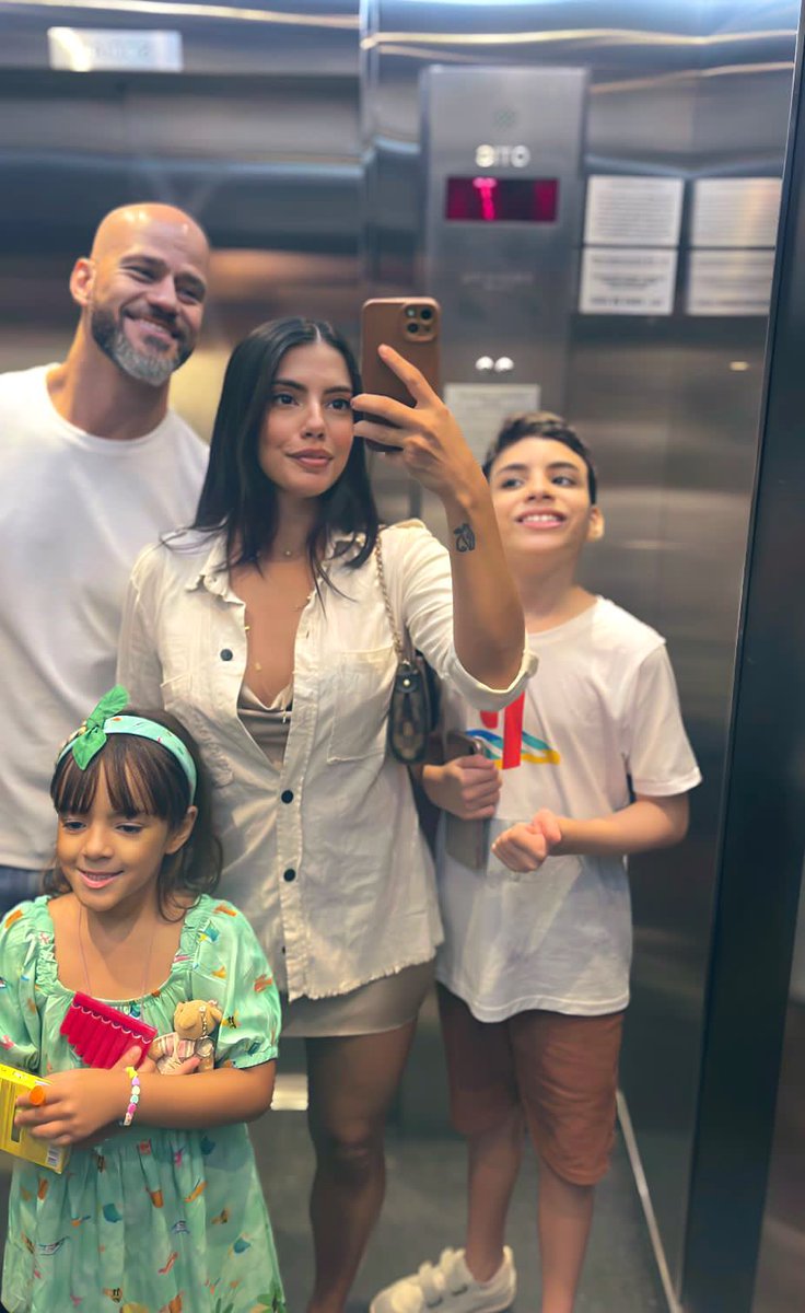 rickoliveirx's tweet photo. FECHADOS COM FERNANDA ❤️❤️ https://t.co/XDugVeLADF
