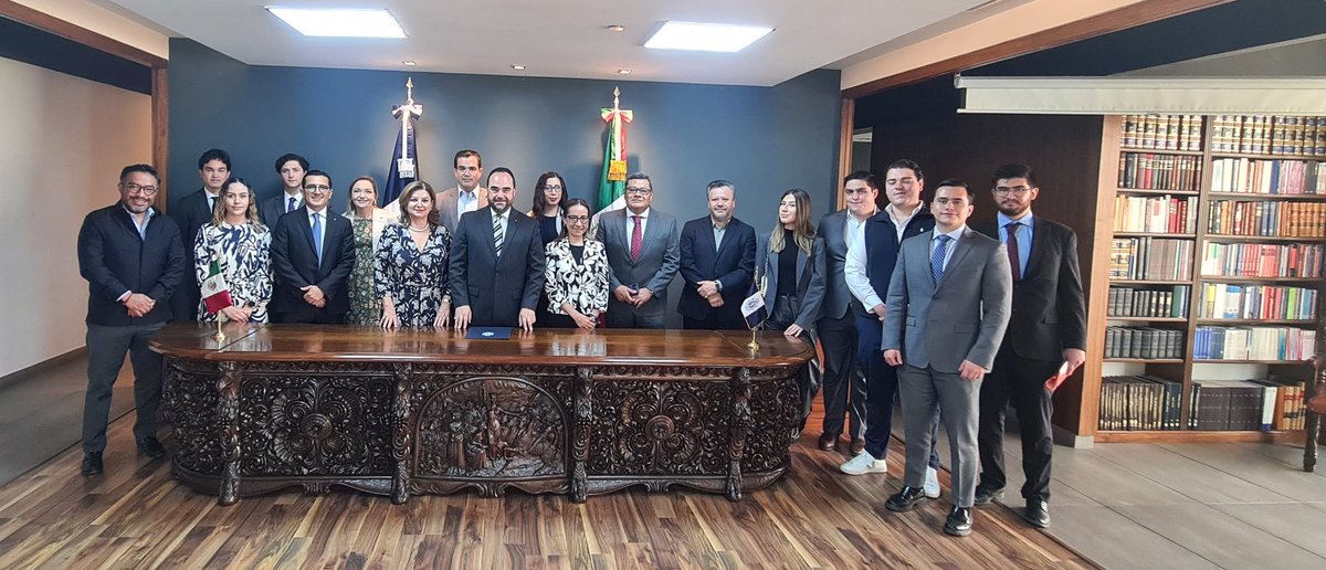 El pasado 20 de marzo se retomaron actividades del la Comisión de Ética Profesional del <a href="/INCAM_Abogados/">Colegio de Abogados</a> con la participación del Dr. <a href="/OCBARNEY/">OSCAR CRUZ BARNEY</a> quien nos habló sobre los "Próximos retos para la Abogacía Mexicana".
Agradecemos a quienes nos acompañaron esta mañana.