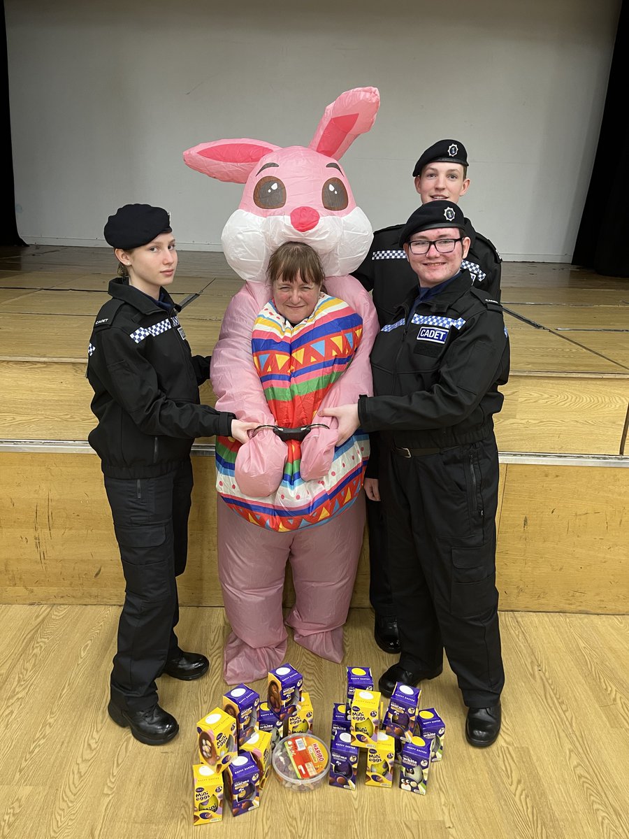 An egg-cellent end of term session for the @tvp_southbucks cadets 

🐣 Radio practice
🐣 Police themed quiz
🐣 A special visit from former cadets 
🐣 Treats … lots of them! 

Oh and we may have arrested the Easter bunny 🐰

@NationalVPC #PoliceCadets
