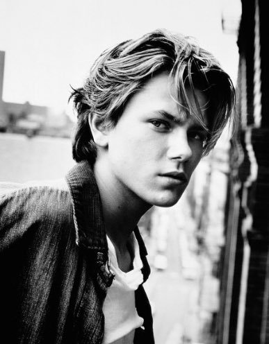 TheCinesthetic's tweet photo. River Phoenix photographed by Lance Staedler, June 1987. https://t.co/r904obcz24