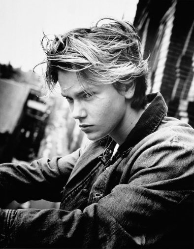 TheCinesthetic's tweet photo. River Phoenix photographed by Lance Staedler, June 1987. https://t.co/r904obcz24