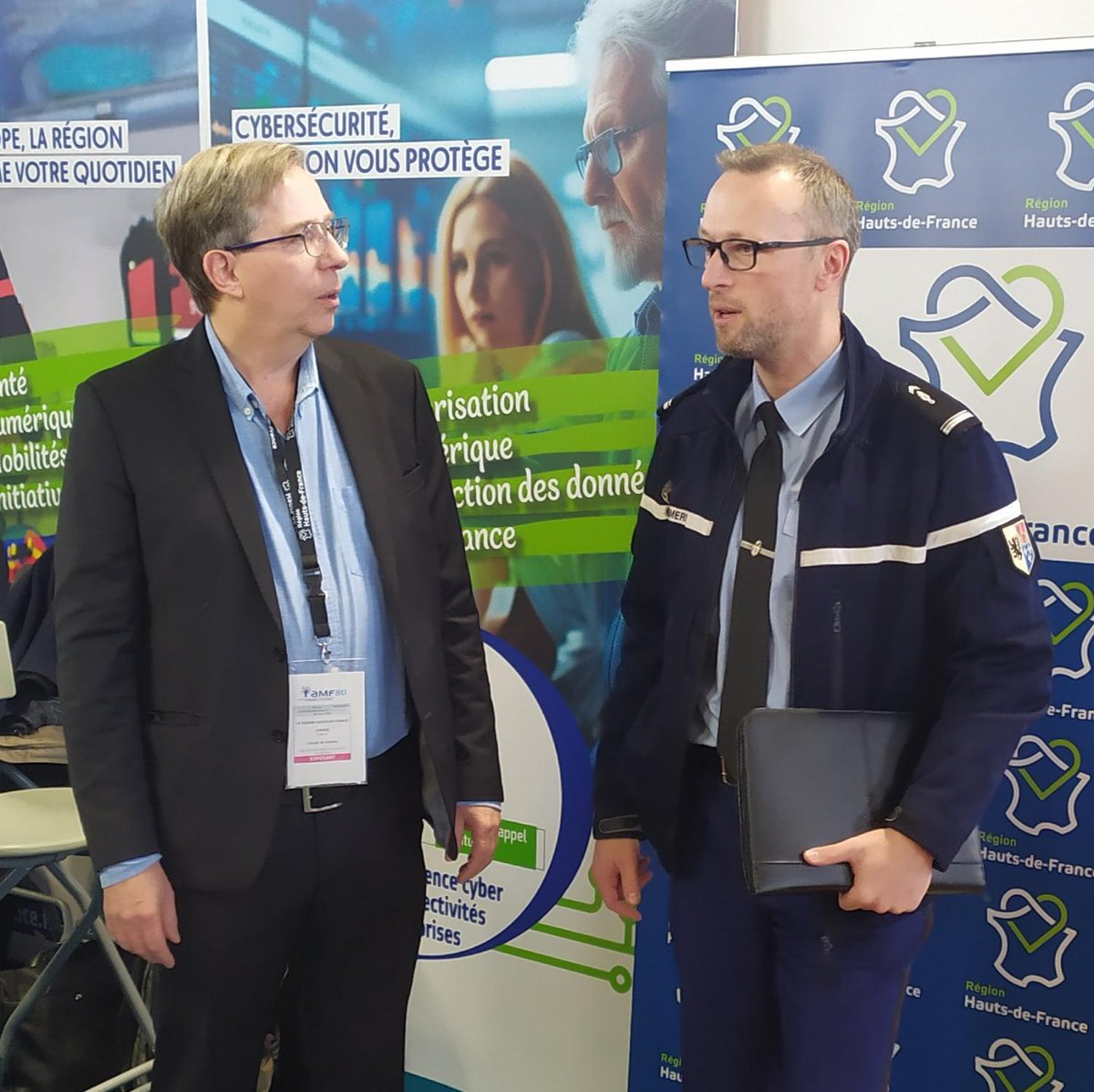 Gendarmerie_080's tweet photo. Engagés aux côtés des élus pour les accompagner dans leurs fonctions et leur proposer une offre de sécurité sur mesure, les #gendarmes de la Somme sont allés à leur rencontre ce 28/03, au salon des maires et des présidents d'intercommunalités de la Somme #PrésentPourLesElus https://t.co/zoK8SpJhJK