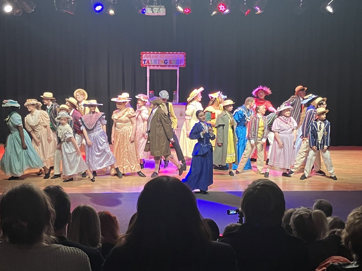 Lisa25461481's tweet photo. So proud of my Jane Banks 💛 fantastic performance by all the cast! @NewmanRC_Drama Well done 👏🏻 https://t.co/QxuWdtwxhd
