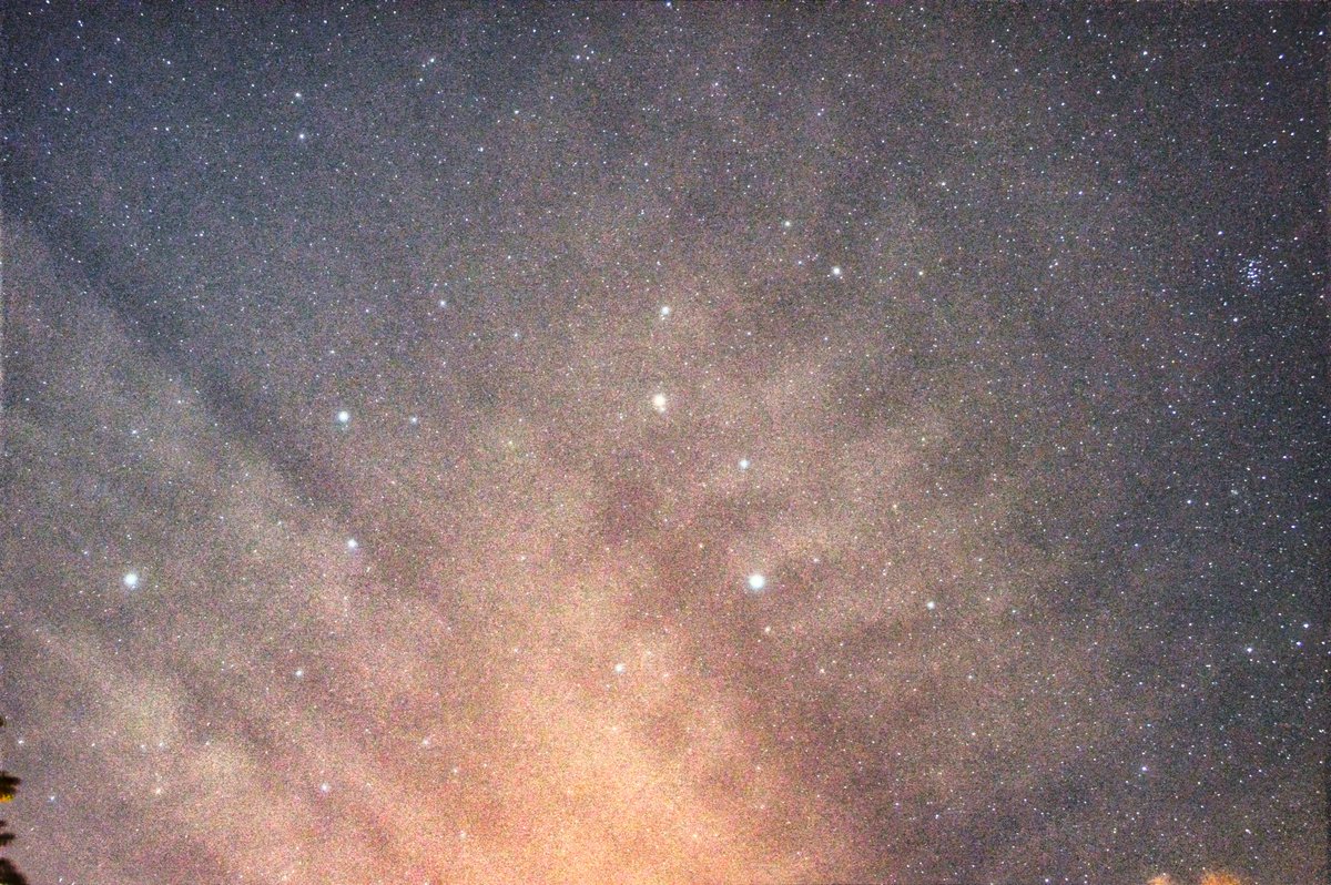 lakazel's tweet photo. Heute war der Himmel erst zu, dann kamen die Sterne mit Macht hindurch! #Leo #Praesepe🦁🦀 https://t.co/5IlQgK0GDC