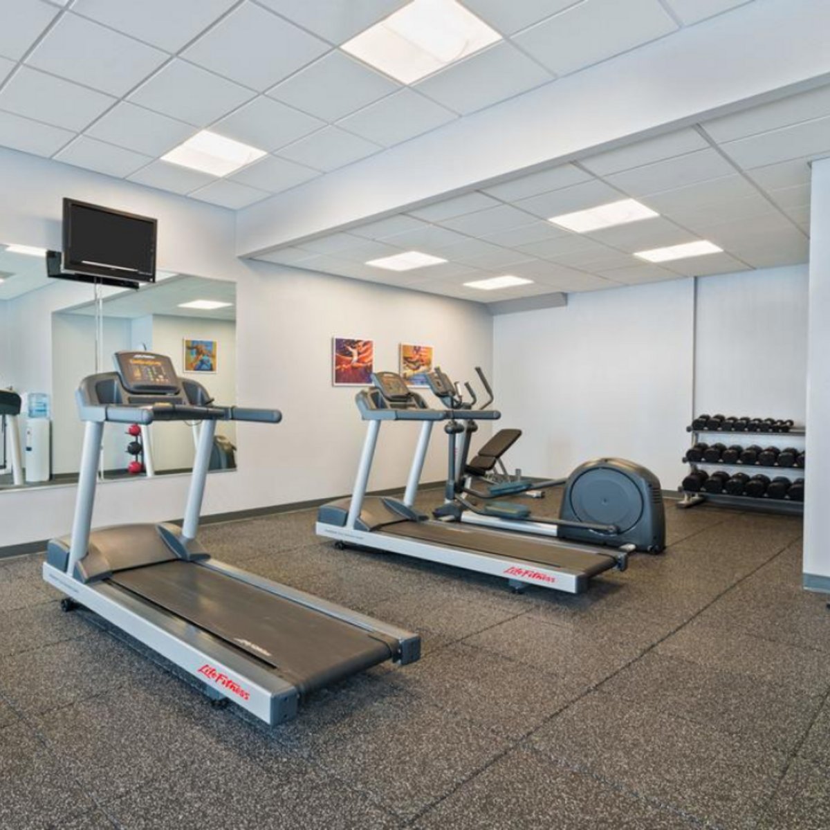 If you’d like to continue your #workoutroutine while away from home, we have a #FitnessCenter available onsite. It’s open from 6 am to 12 am, so you can #exercise when it fits into your schedule. Visit our website to learn more about our amazing amenities! bit.ly/3pxekkt