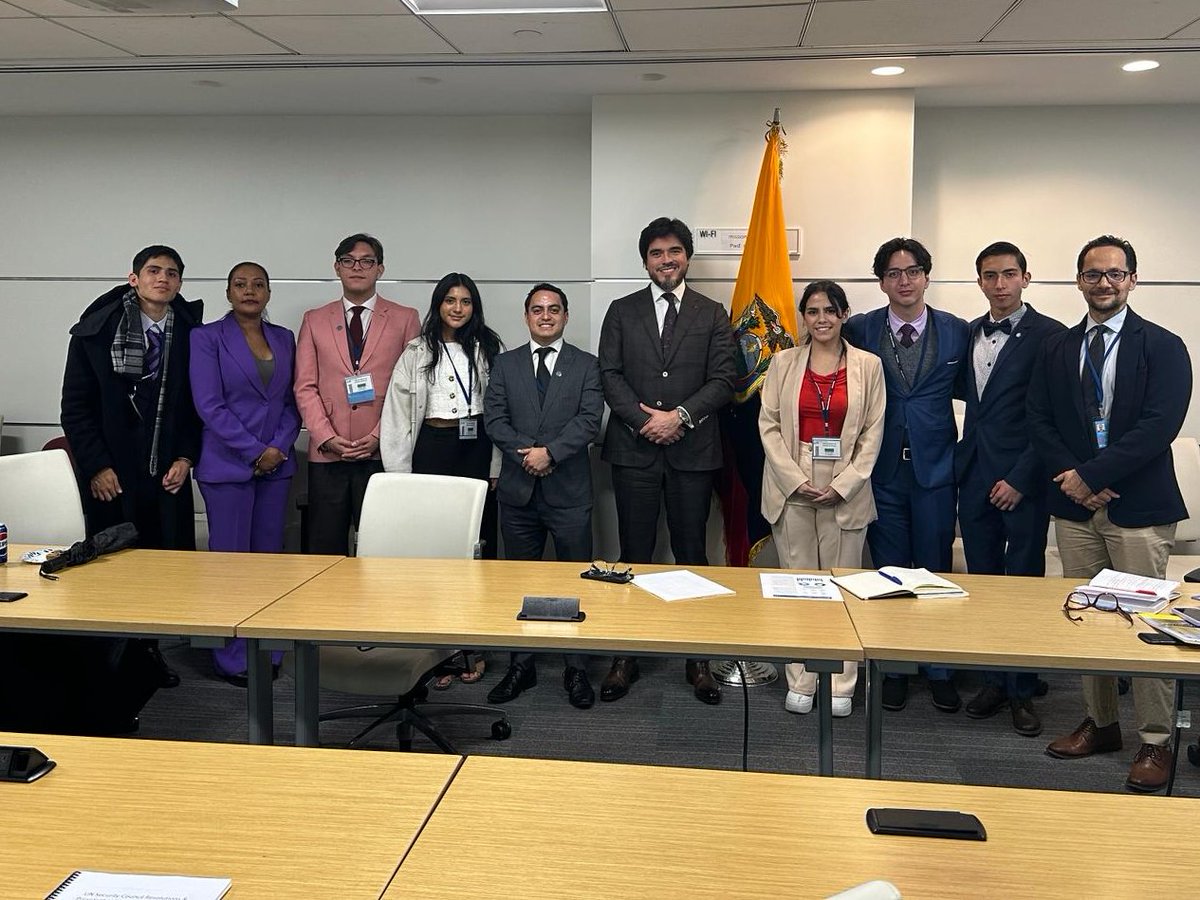 Hoy, la Misión Permanente recibió a estudiantes de la Universidad de las Américas para dialogar sobre las responsabilidades y el papel de Ecuador como miembro electo del Consejo de Seguridad de la ONU.