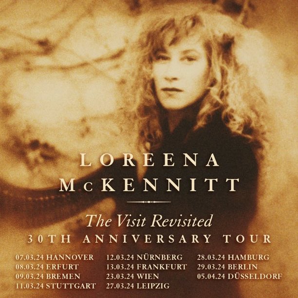 Am Abend trat Loreena McKennitt und ihre Mitstreiter in der Hamburg Laeiszhalle auf im Rahmen ihrer „The Visit Revisited Tour“ auf. Nach Frankfurt vor gut 2 Wochen mein zweites Konzert… Wieder so ein wundervoller, mitreißender Konzertmoment voller Erinnerungen und Emotionen…💚