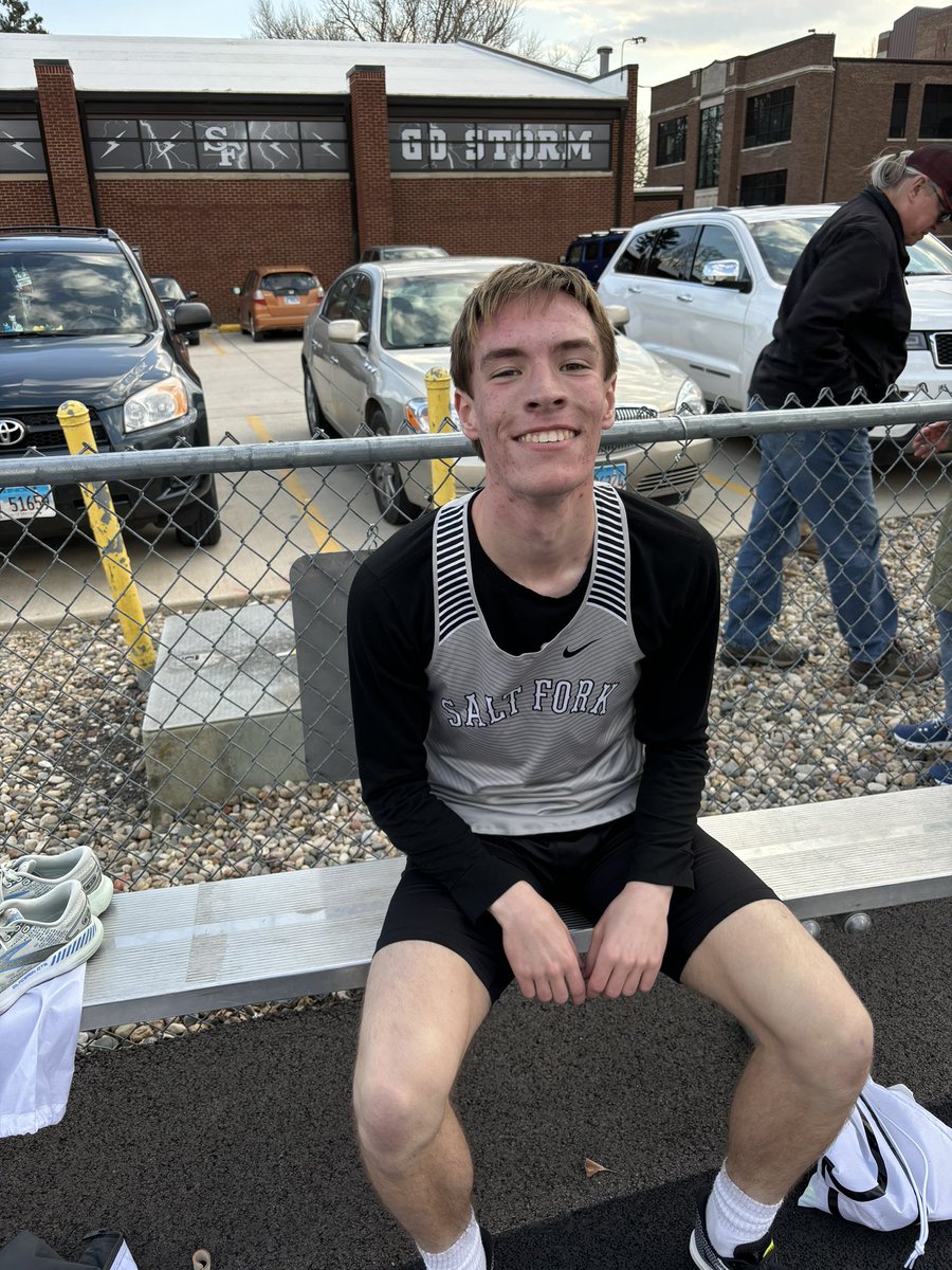 On a blustery afternoon in Catlin, Ty Smoot takes down the school record in the 3200m from 2002 running a 10:37.65!
⚡️⚡️⚡️🐄
