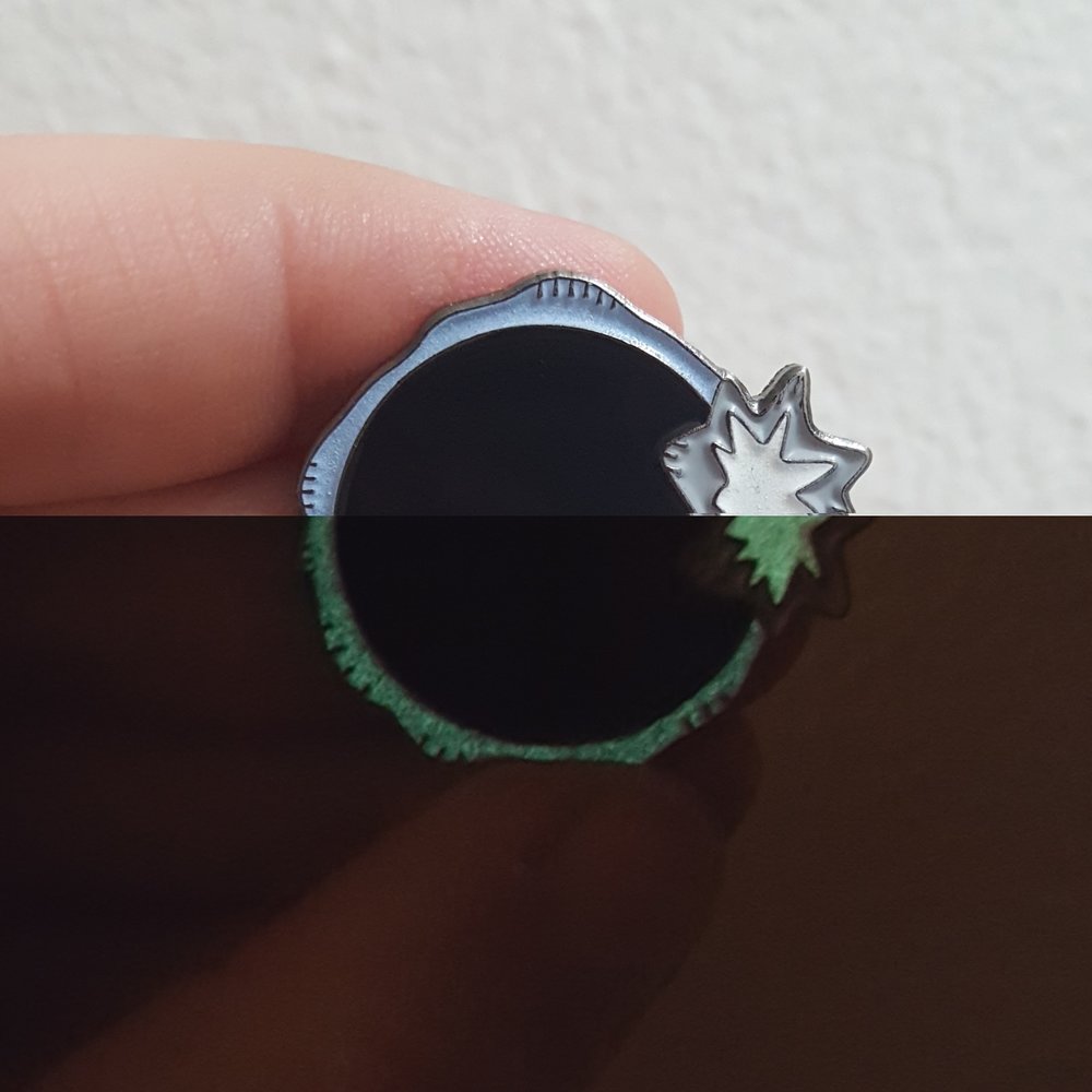 It's almost total solar eclipse time!  Which means time is running out to snag your glow-in-the-dark eclipse pin! theskyisnotthelimit.org/sciart/total-s…

Thanks to everyone who has ordered so far! 🥰