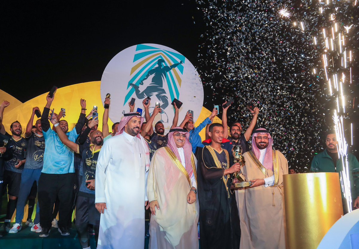 Alahsamun's tweet photo. ألف مبروك
العميد بطل ⚽️ 🏆
#بطولة_أمانة_الأحساء_الرمضانية_لكرة_القدم
#موسم_الأحساء_الرمضاني https://t.co/faaBwk2hKJ