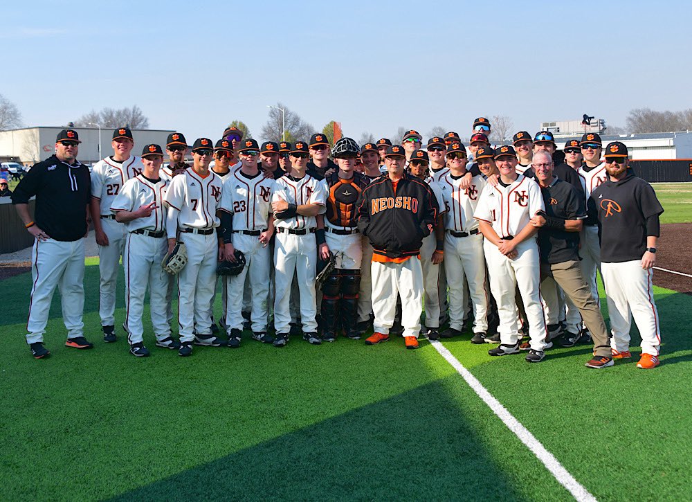 Congratulations to Head Coach <a href="/SteveMurry44/">Steve Murry⚾️</a> on his 1,200th career win!