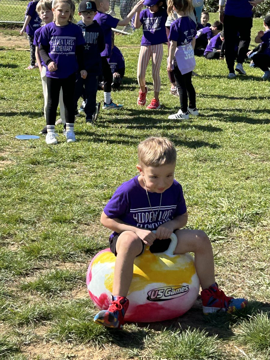 Hidden Lakes Elementary tweet media