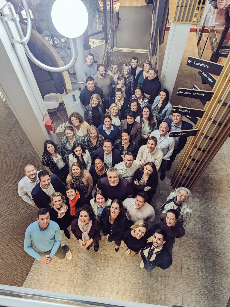 VladimirSoloch's tweet image. Perdir et IPR stagiaires de l&apos;@AcLille réunis dans la bonne humeur à Poitiers, après cette semaine intense et riche sur le pilotage et les enjeux et défis des personnels d&apos;encadrement à l&apos;@Ih2ef. #perdir2023 #promocolettebesson