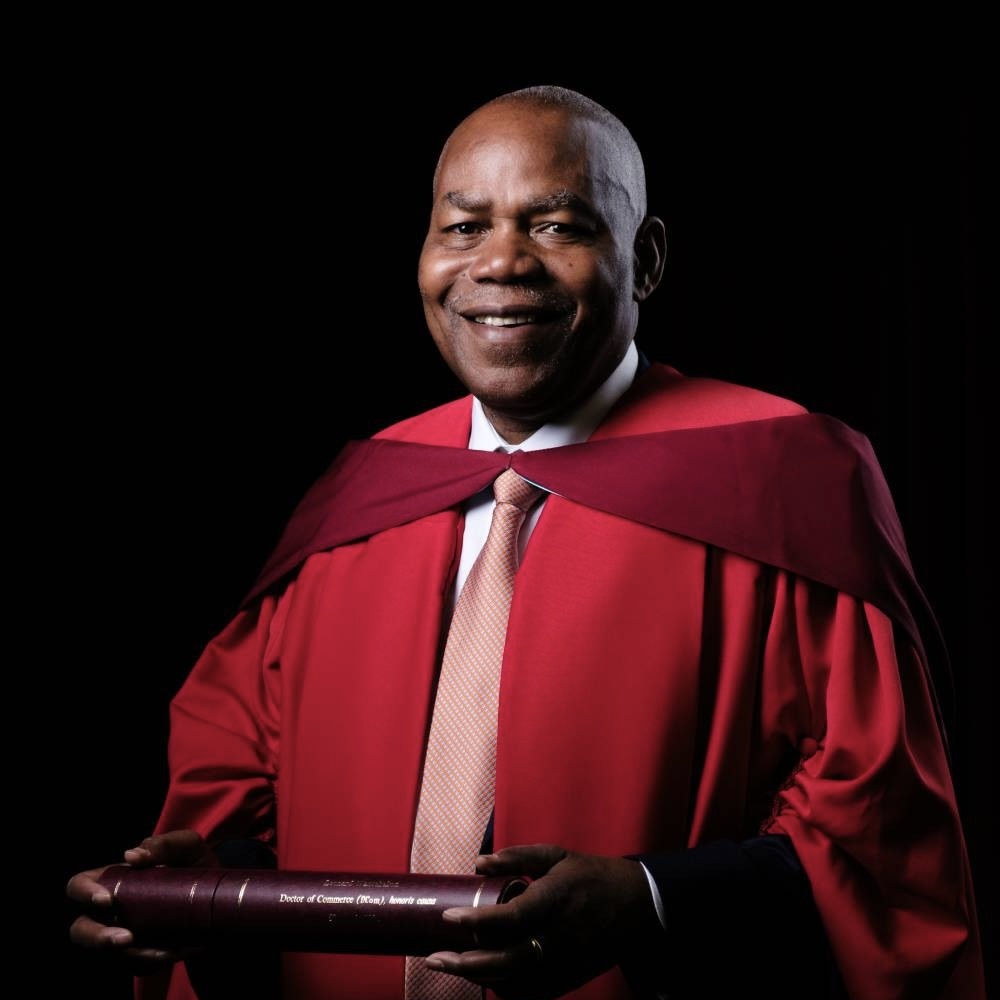 Congrats to Prof @lwantchekon for receiving an honorary DCom degree from @StellenboschUni for his contributions to the fields of #politicaleconomy, #developmenteconomics & #economichistory, with his work of creating the @ASEBenin. Our community is proud of you, Prof Wantchekon 👏