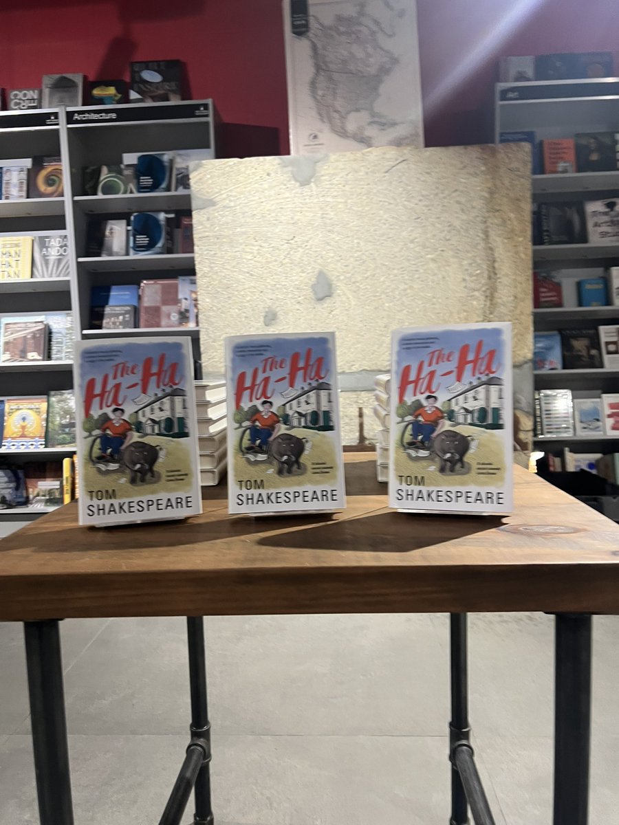 Thank you to everyone who came to the book launch for The Ha-Ha by @TommyShakes. It was a blast! Wine, Percy pig drinks and lots of brilliant company 🐷🍾 Enjoy the book 📖👏 Thanks for hosting us @BatterseaBooks