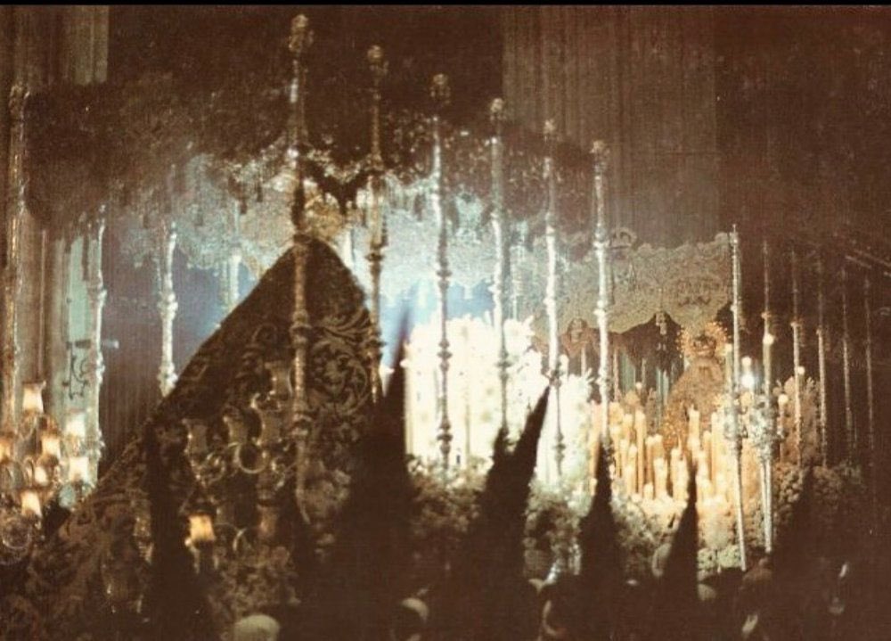 Sueña Sevilla, porque, en un nuevo sueño de amor de primavera otoñal, volverás a encontrar en la Estrella, a tu Esperanza

<a href="/EspDeTriana/">Esperanza de Triana</a> <a href="/Hdad_Macarena/">Hermandad de la Macarena</a> <a href="/hdadlaestrella/">La Estrella</a> #EstrelladeEsperanza