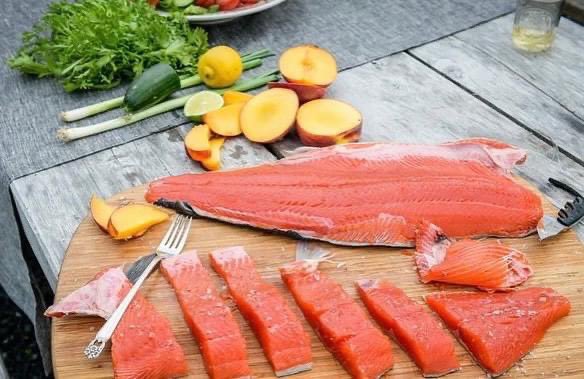 Captain_0f_Alts's tweet image. Copper River salmon isn't cheap.

It's true.
You can find cheaper salmon in your local supermarket.
But you get what you pay for.

If it was cheap, it wouldn't be wild-caught.
It wouldn't be sustainable.
It wouldn't be packed full of vitamins, nutrients, and Omega 3s.
Cheap…
