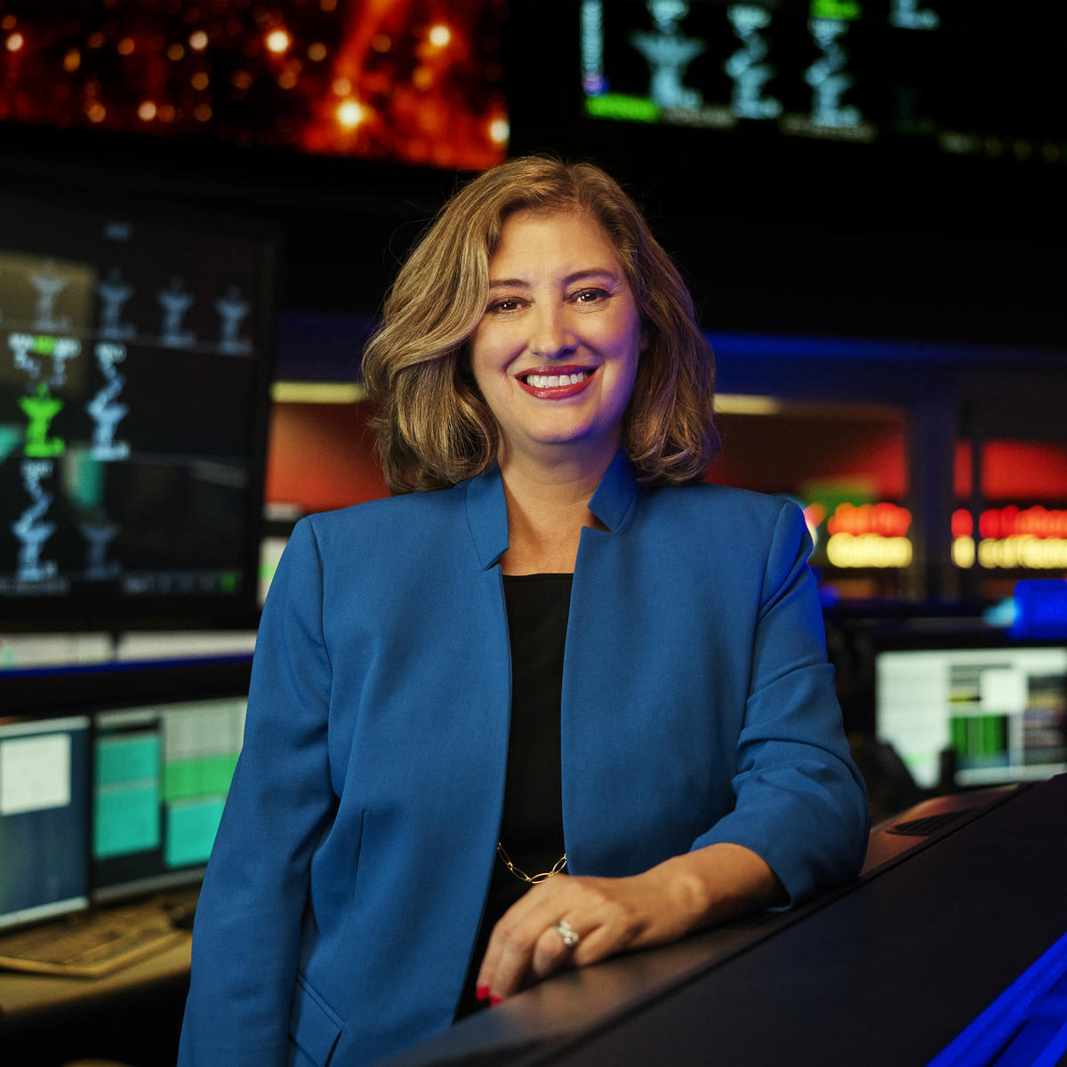 We're over the 🌙 to announce our 178th Commencement speaker! Meet Dr. Laurie Leshin, space scientist, #geochemist, and trailblazer for #womeninscience. From leading @NASAJPL to presiding over @WPI, get ready to be inspired 🚀 #Commencement2024 bit.ly/3xdeiH1