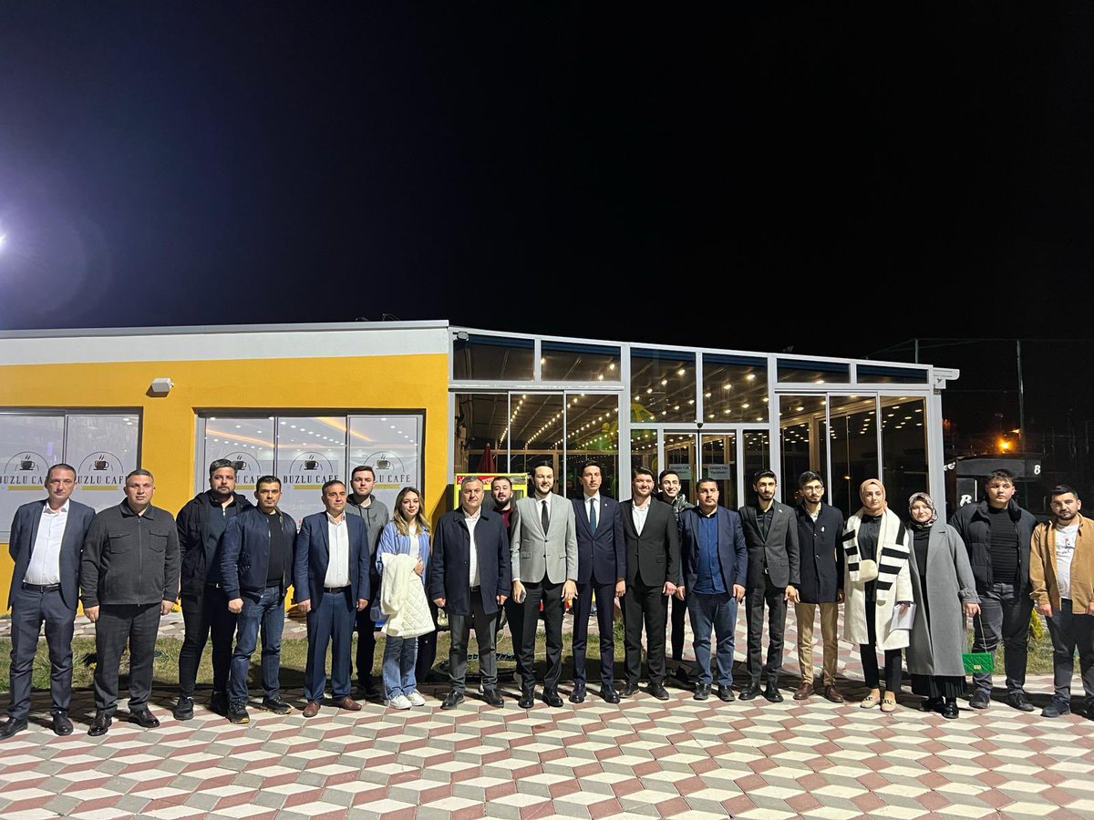 Sahurda kardeşlerimizle  ❝Gençlik Sofrası❞nın bereketini paylaştık...

Belediye Başkanımız 
Sn.<a href="/avbakidemirbas/">Av. Baki DEMİRBAŞ 🇹🇷</a> 
İl Gençlik Kolları Bşk. <a href="/efedemirhann/">Ülkü Efe Demirhan</a> , İlçe Gençlik Kolları Bşk. <a href="/emre_ates06/">Emre Ateş</a> Ülkü Ocakları Bşk. Melih Bal ve genç kardeşlerimiz ile  hoş sohbetler ettik.