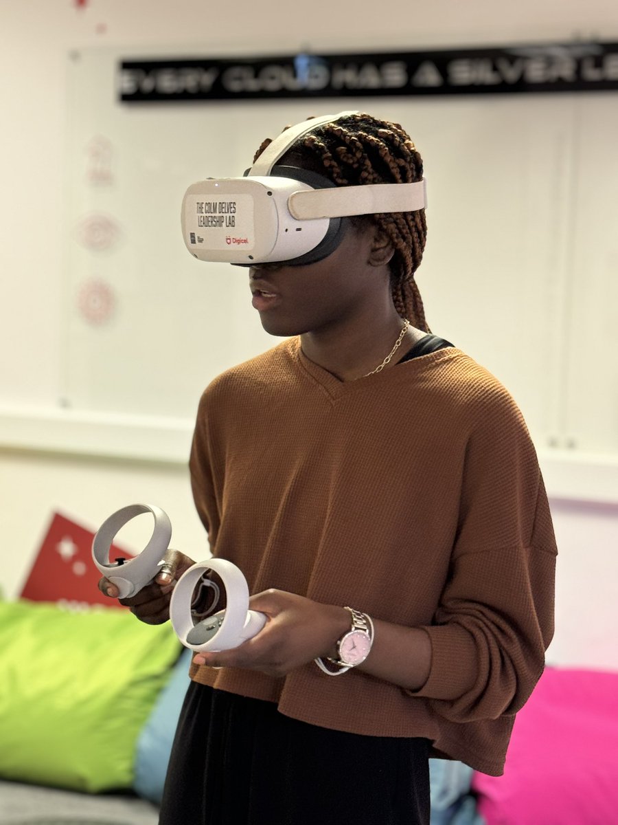 DrMengdiWang's tweet image. Taking my students on another VR journey to explore Chinese language &amp;amp; culture in the VR lab @BusinessDCU! They had a blast working together to defuse 💣 using Chinese! Dived into the Song dynasty by visiting a famous Chinese painting 清明上河图
#ChineseLanguageLearning @DcuSalis