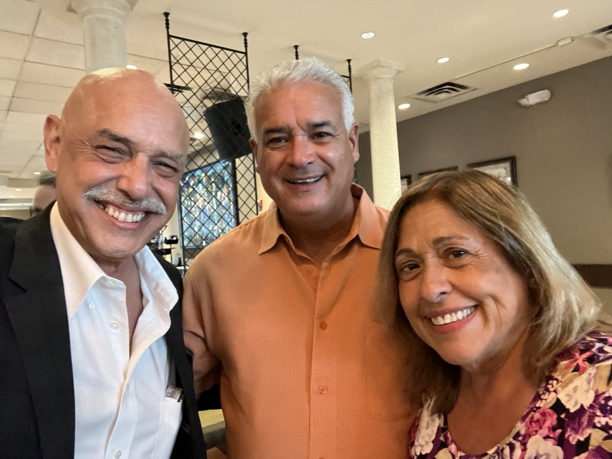 The DHCF and President @RolandoBarrero want to thank candidate Mike Davey @MikeDaveyFL27 for hosting this event where 4 Democratic Cuban-American mayors met with Hispanic community leaders to discuss the dire situation in Cuba. #Acércate #PatriaYVida