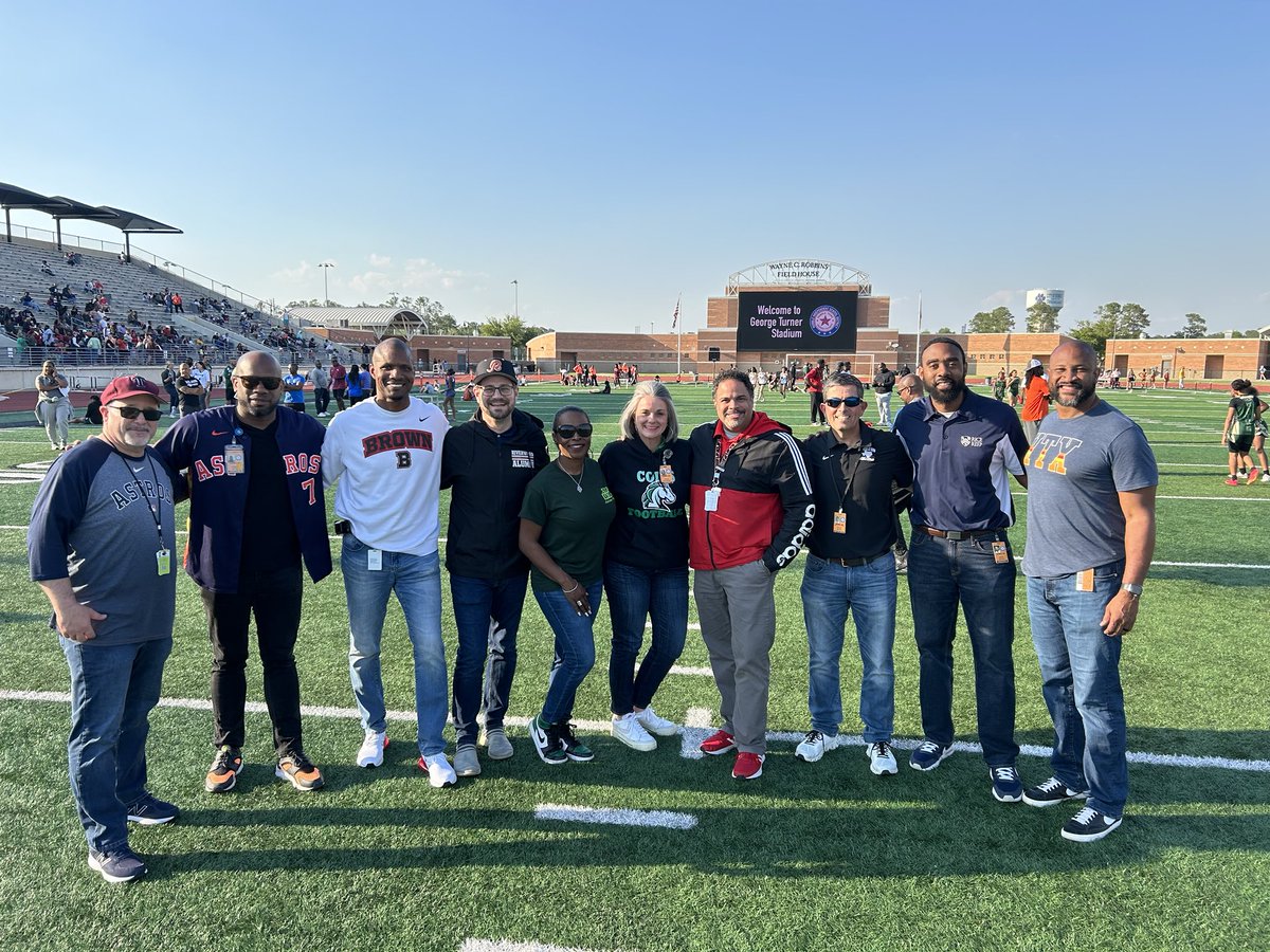 Blessed to work with this tremendous group of educators that understand the value that athletics and extracurricular activities play in the development of children! ⁦@HumbleISD⁩ #MSDistrictTrackChampionships