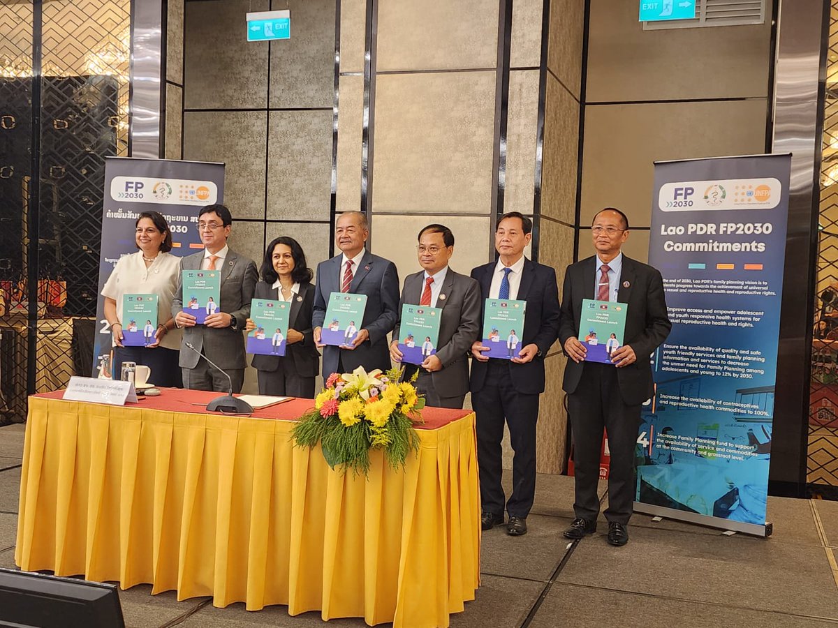 Prof. Dr. Khaikhamphithoun, Deputy Prime Minister of Lao PDR, @BakhtiorKadyrov UNFPA Rep, @sumitabaner, and esteemed dignitaries announce the launch of Lao PDR's FP2030 commitment. 🇱🇦 A historic step towards accessible family planning for all. #TogetherForChange #FP2030LaoPDR