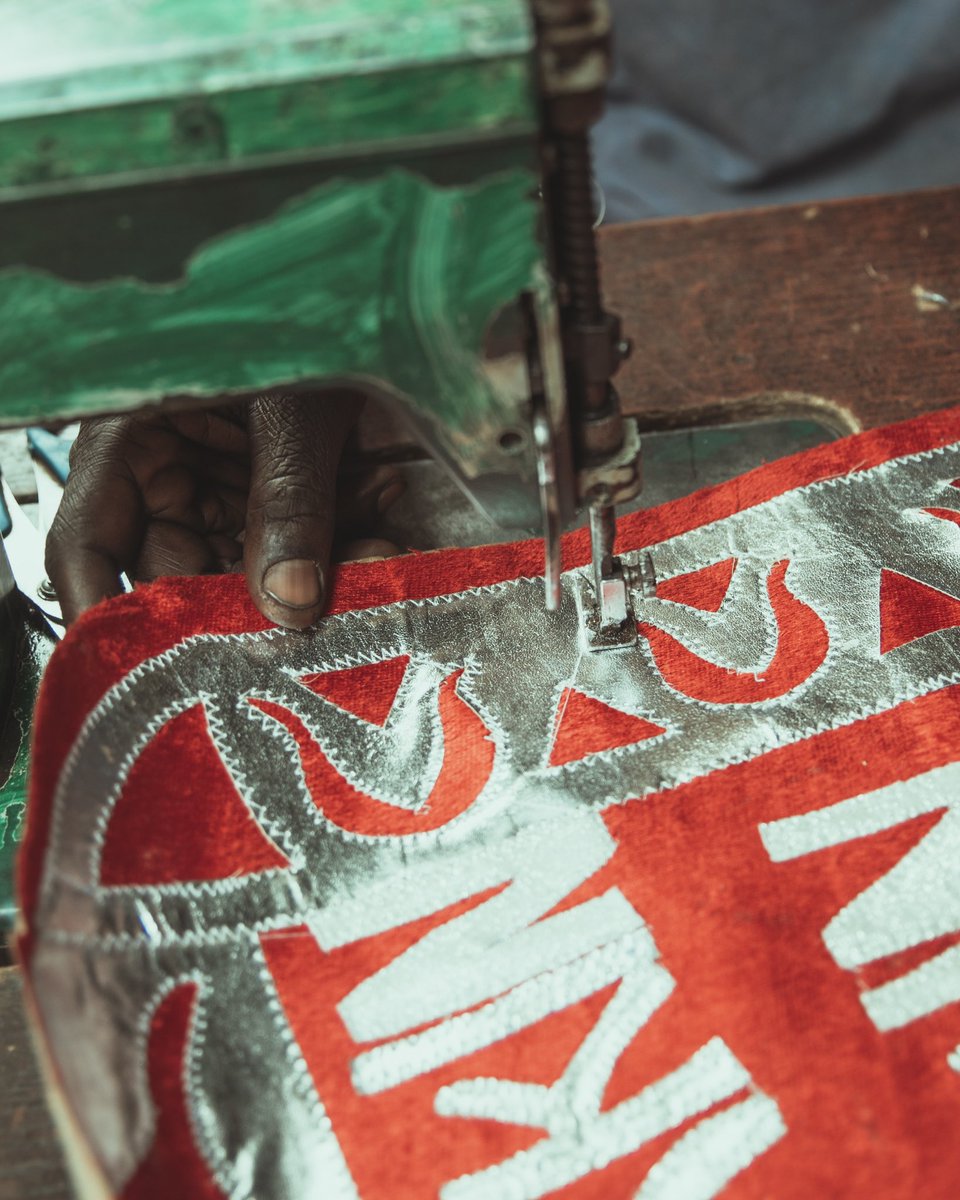 alameenstudios's tweet photo. Traditional Horse Decoration Maker at Kurmi Market Kano https://t.co/SzfuomWbVF